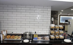 Free daily buffet breakfast  - Fairfield Inn By Marriott Boise (Boise)