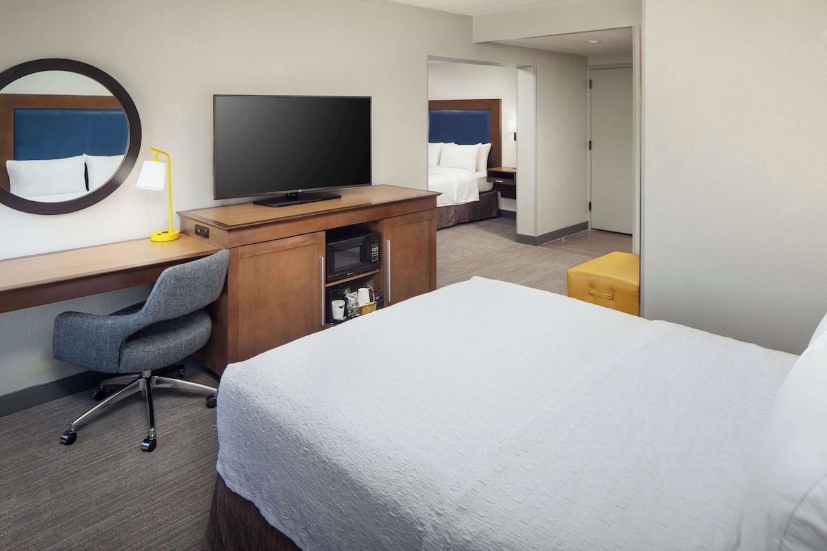 Monolocale, 2 letti queen, accessibile ai disabili, vasca da bagno | 1 camera, biancheria da letto di alta qualità, materassi a doppio strato
