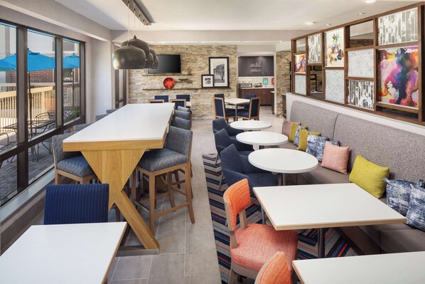 Free daily continental breakfast - Hampton Inn Atlanta-Northlake (Atlanta)