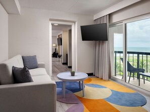 Room, 1 Queen Bed, Balcony (Hearing) | Living area - Hilton Garden Inn Cocoa Beach Oceanfront (Cocoa Beach)