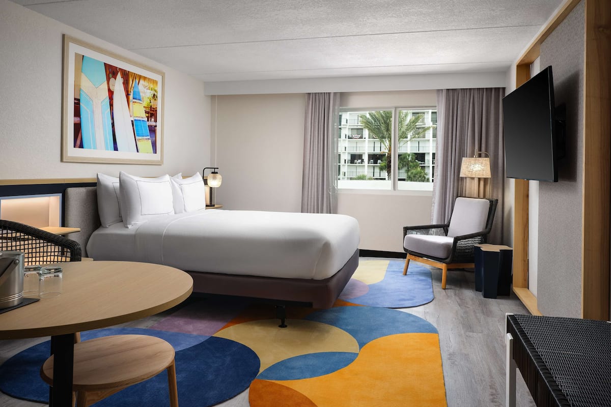 premium bedding, in-room safe, desk, laptop workspace