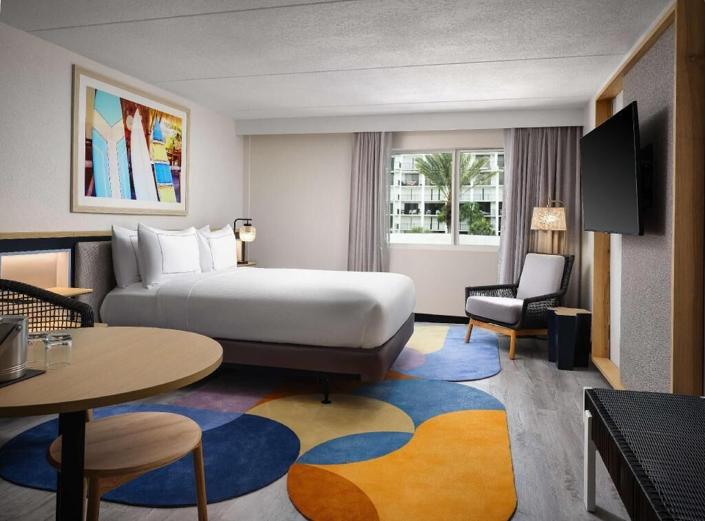 Premium bedding, in-room safe, desk, laptop workspace