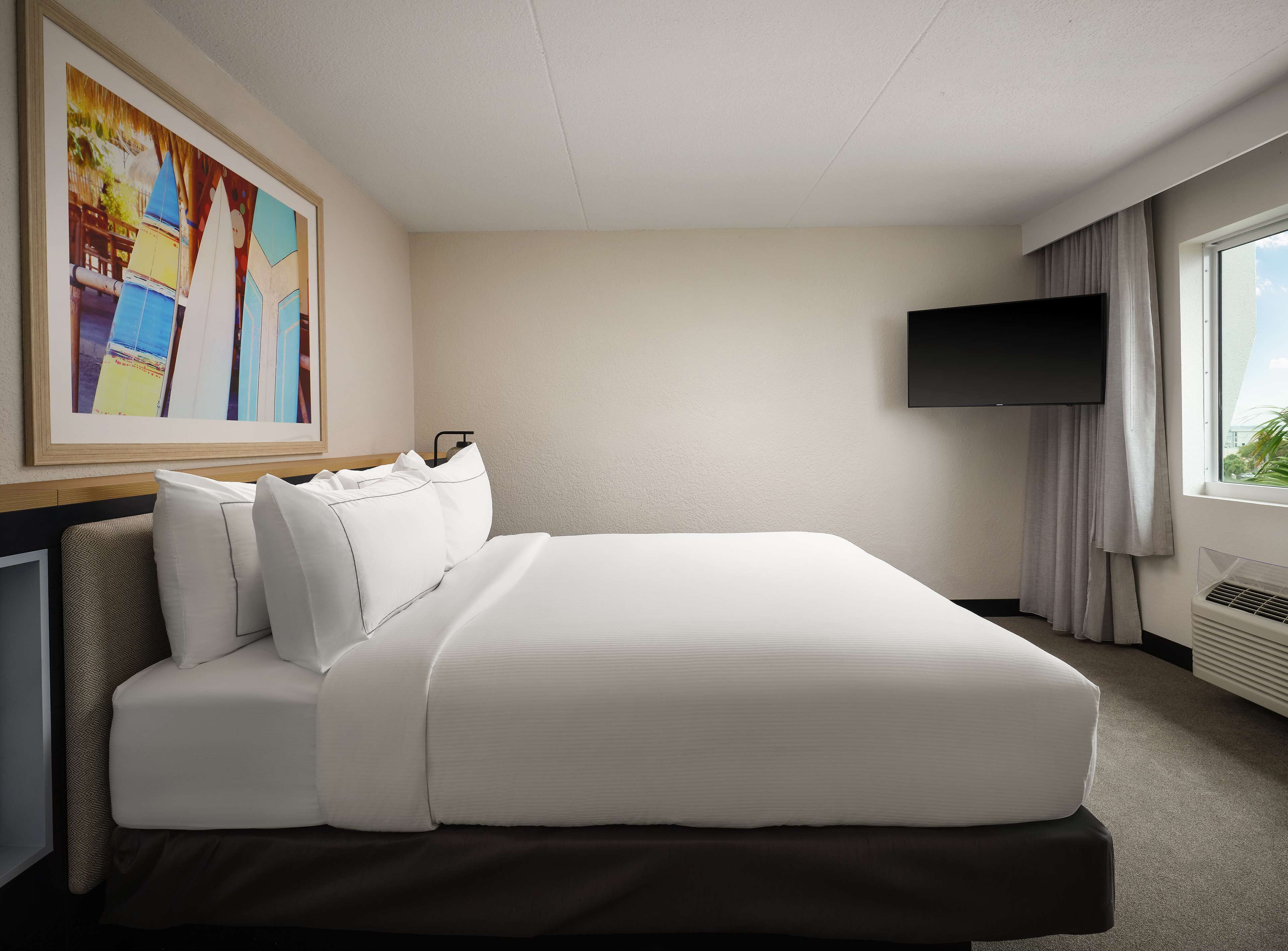 Premium bedding, in-room safe, desk, laptop workspace