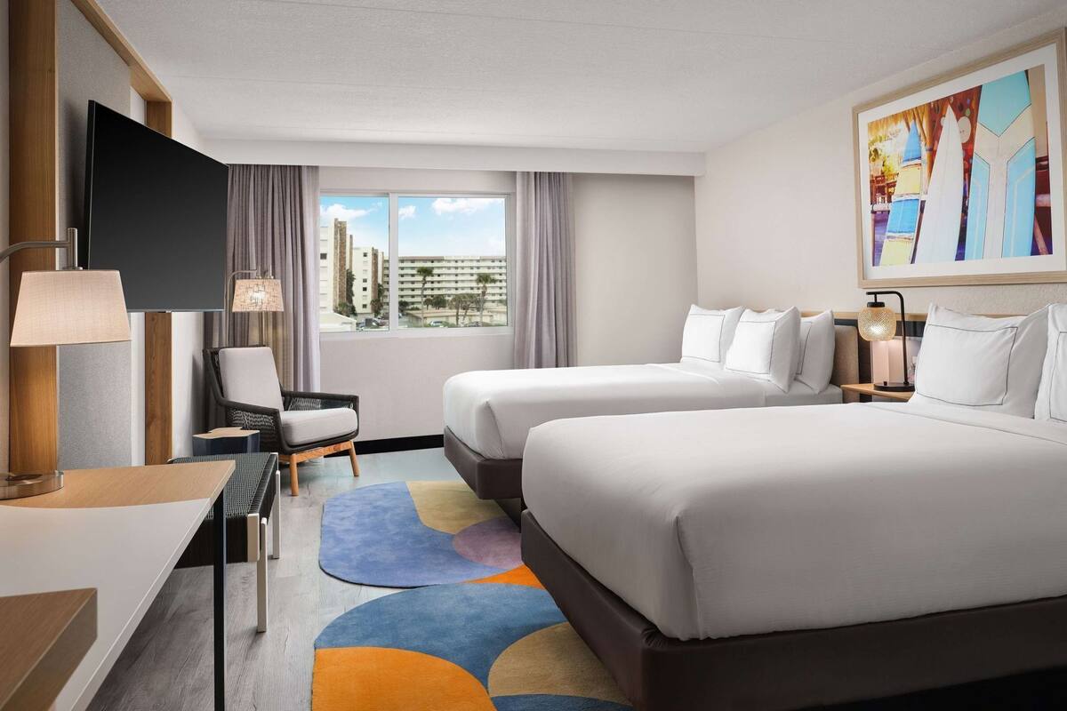 Premium bedding, in-room safe, desk, laptop workspace