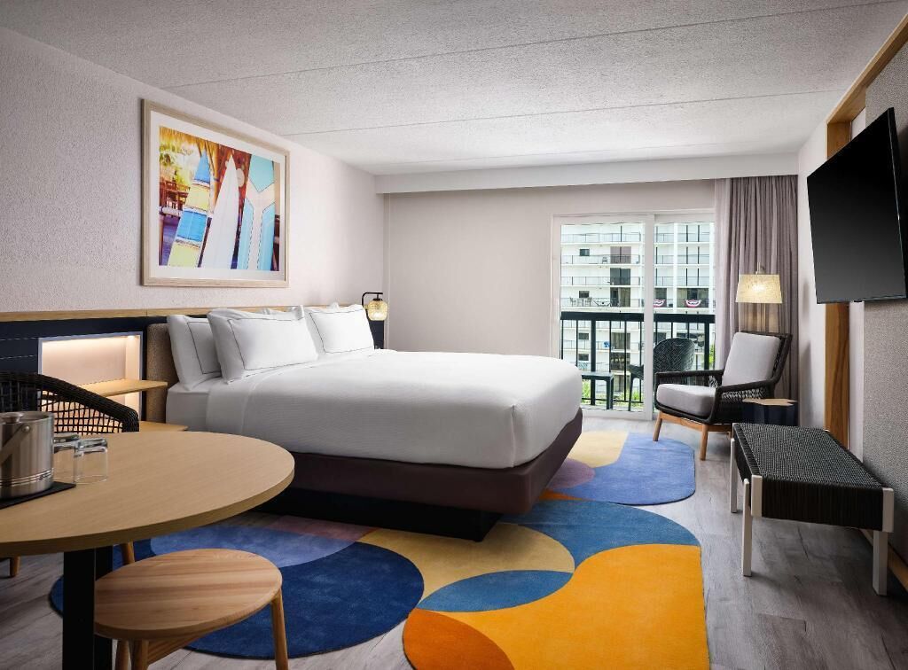 Premium bedding, in-room safe, desk, laptop workspace