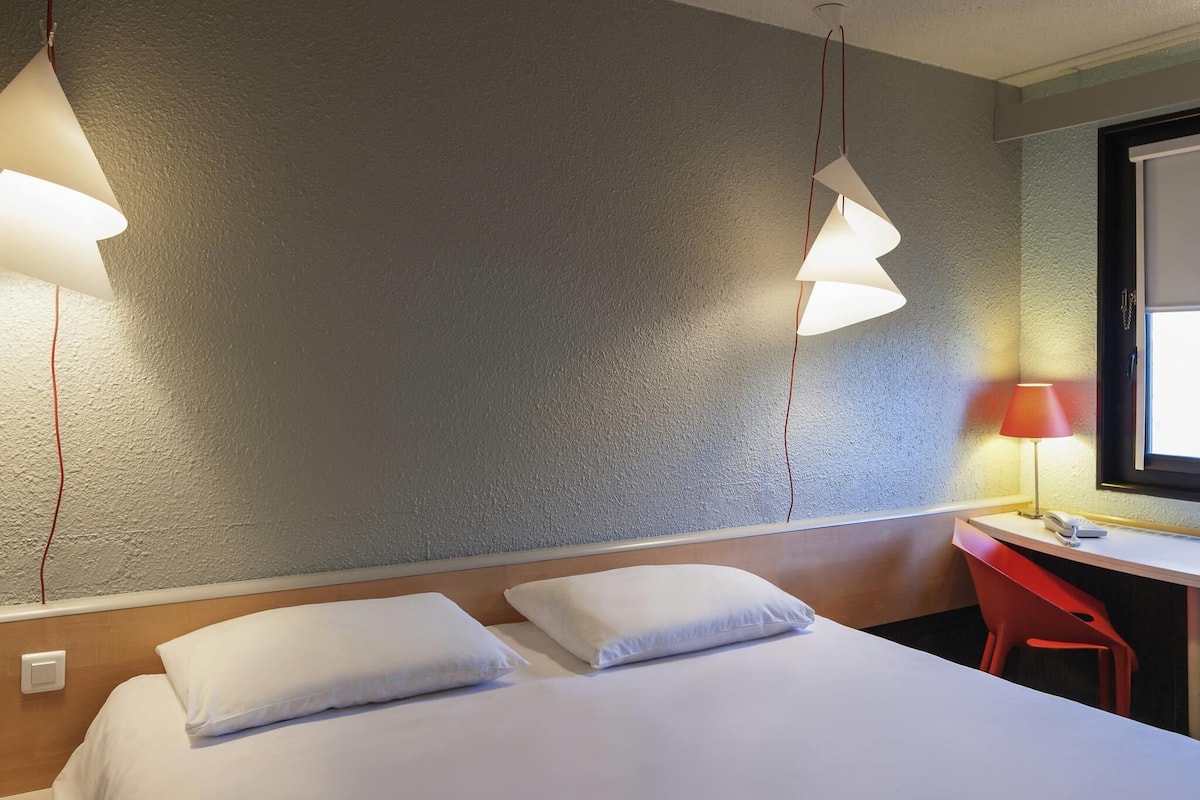 Standard-Doppelzimmer, 1 Doppelbett | Hochwertige Bettwaren, Schreibtisch, laptopgeeigneter Arbeitsplatz