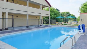 Seasonal outdoor pool, pool umbrellas, sun loungers