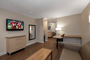 Suite, 1 Queen Bed, Non Smoking