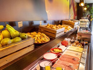 Desayuno buffet (EUR 17 por persona)