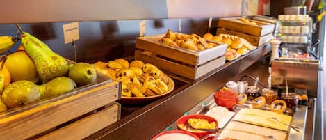 Daily buffet breakfast for a fee
