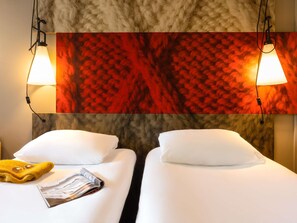 ツインルーム | デスク、アイロン / アイロン台、WiFi (無料)、ベッドシーツ