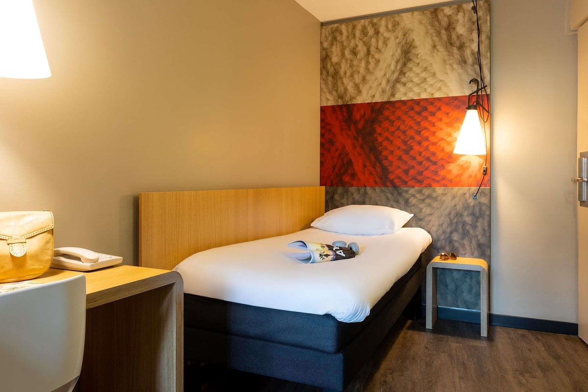 Desk, iron/ironing board, free WiFi, bed sheets