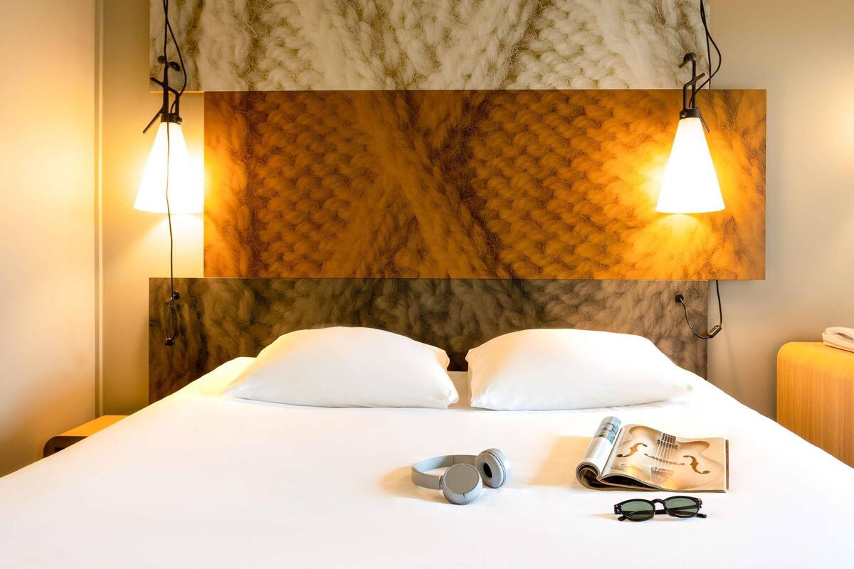 Quarto casal, 1 cama de casal | Cofres nos quartos, escrivaninha, ferros/tábuas de passar roupa