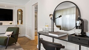 Suite, 1 King Bed, Balcony