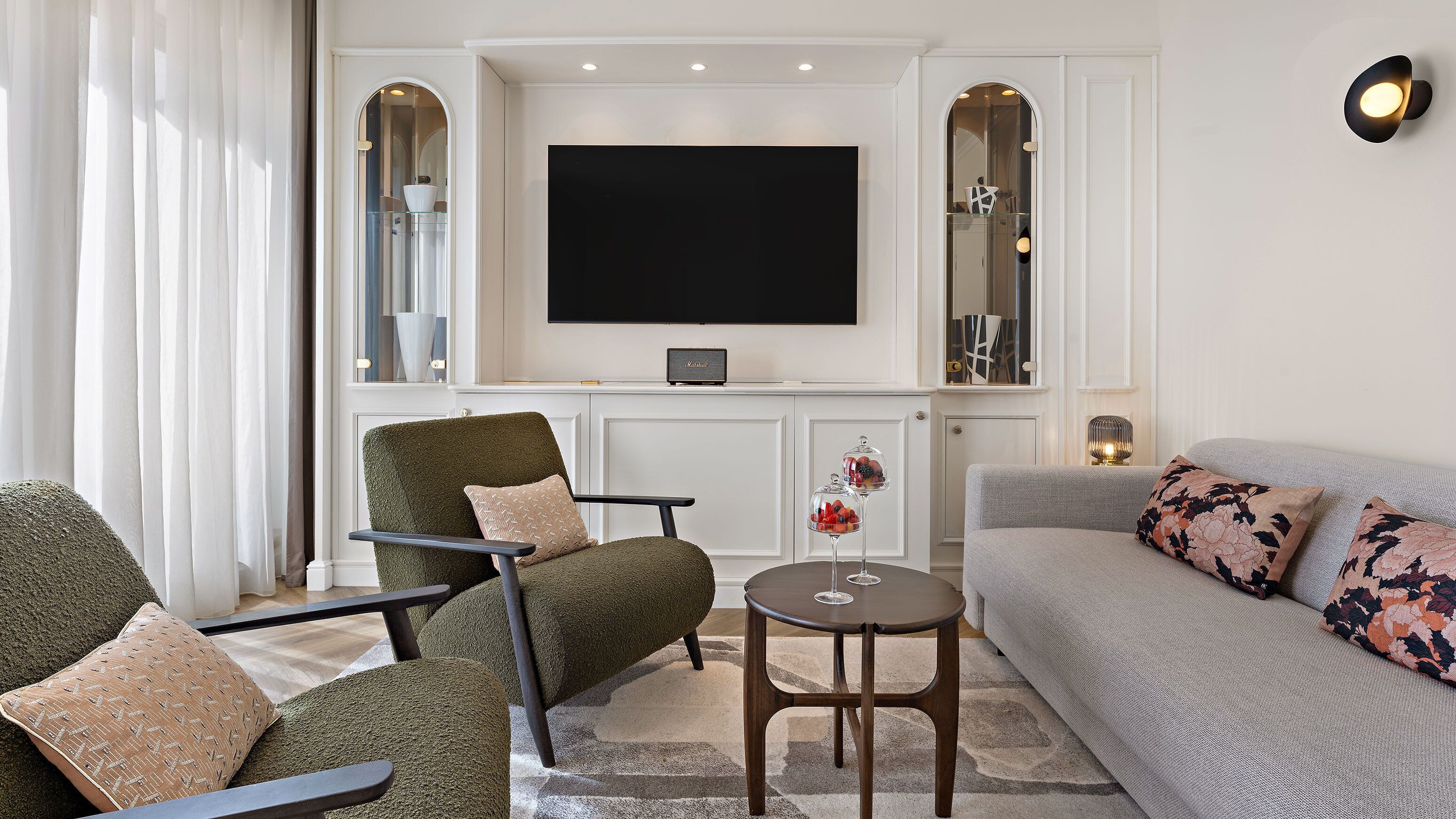 Suite, 1 King Bed, Balcony | Hypo-allergenic bedding, in-room safe, desk, laptop workspace