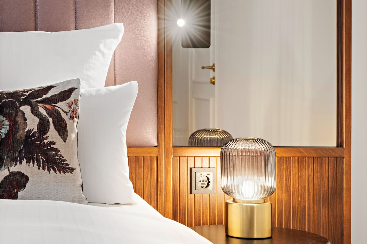 Hypo-allergenic bedding, in-room safe, desk, laptop workspace