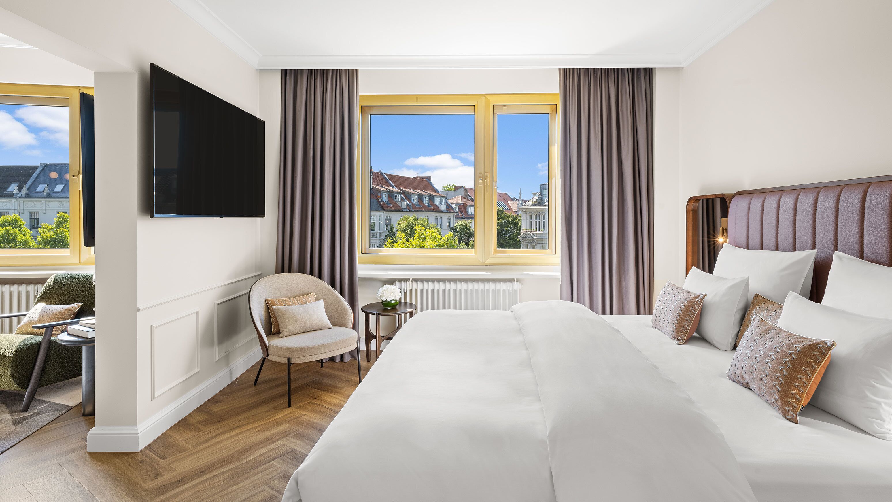 Hypo-allergenic bedding available, in-room safe, desk, laptop workspace