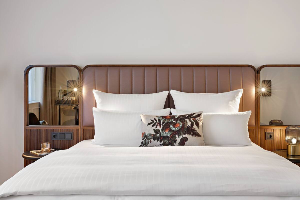Hypo-allergenic bedding available, in-room safe, desk, laptop workspace
