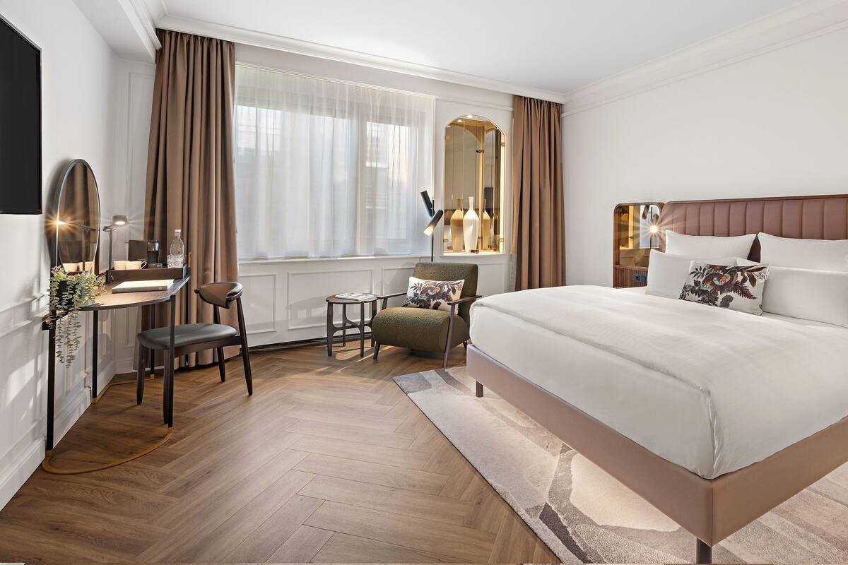 Premium Room, 1 King Bed | Hypo-allergenic bedding available, in-room safe, desk, laptop workspace