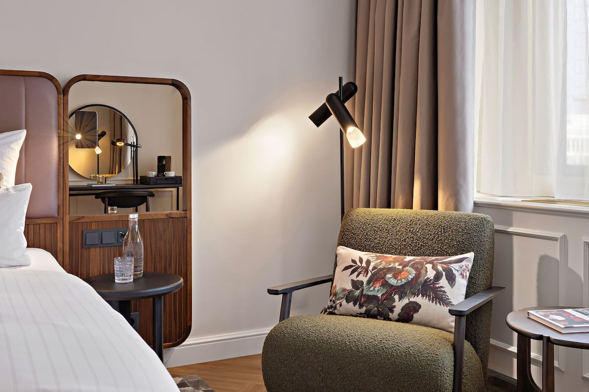 Hypo-allergenic bedding, in-room safe, desk, laptop workspace