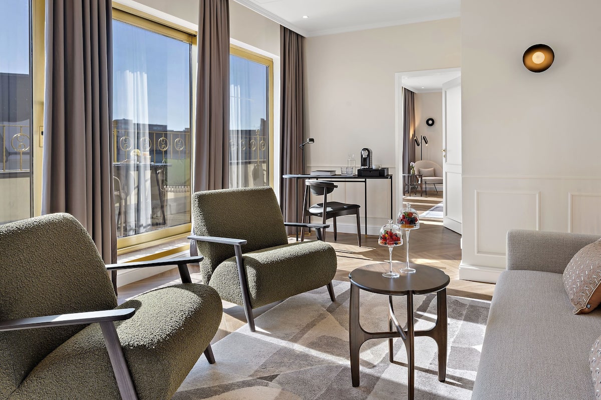 Suite, balcone | Biancheria da letto ipoallergenica, una cassaforte in camera