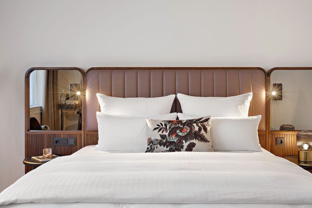 Hypo-allergenic bedding available, in-room safe, desk, laptop workspace
