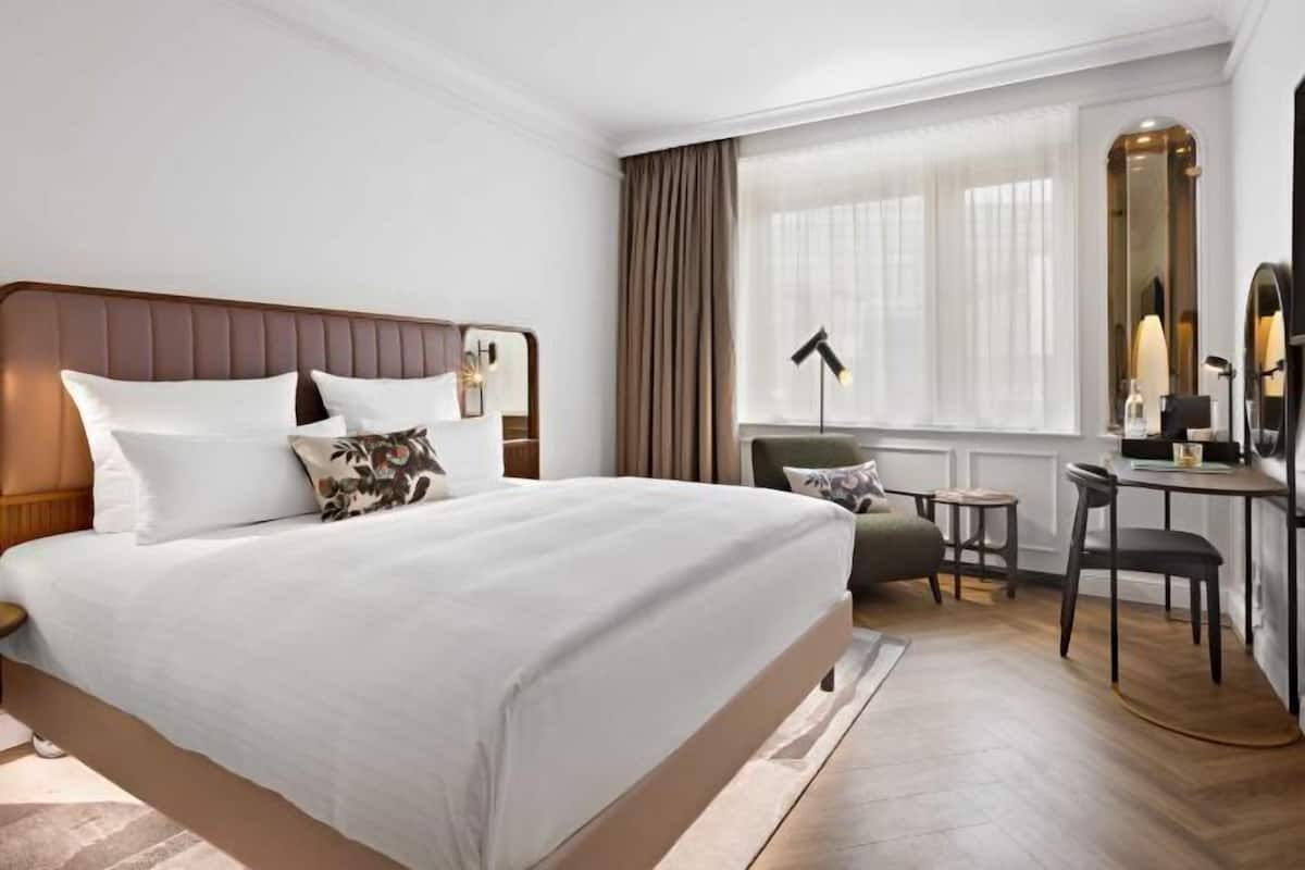 Hypo-allergenic bedding, in-room safe, desk, laptop workspace