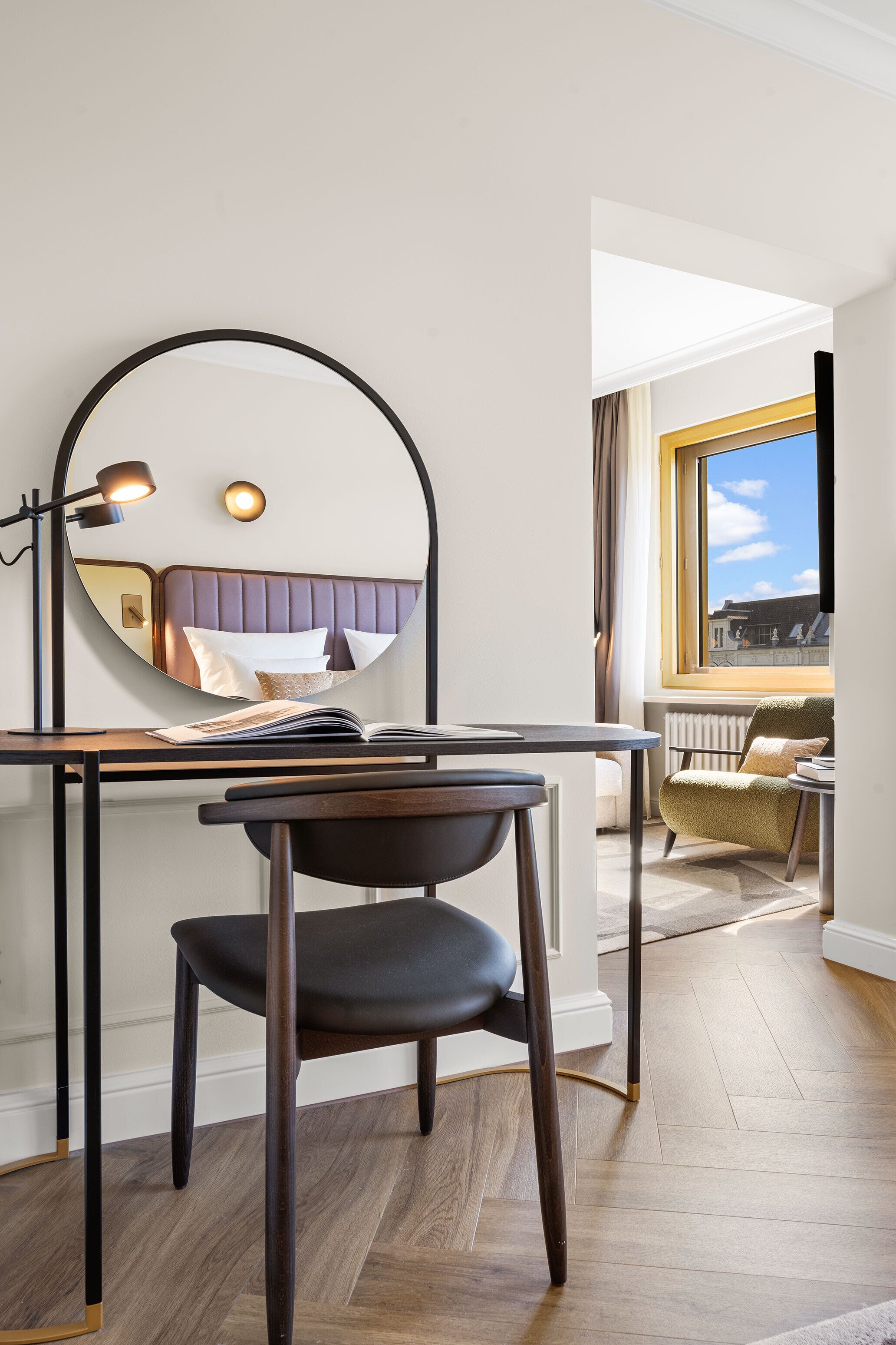 suite, 1 king bed | hypo-allergenic bedding, in-room safe, desk, laptop workspace