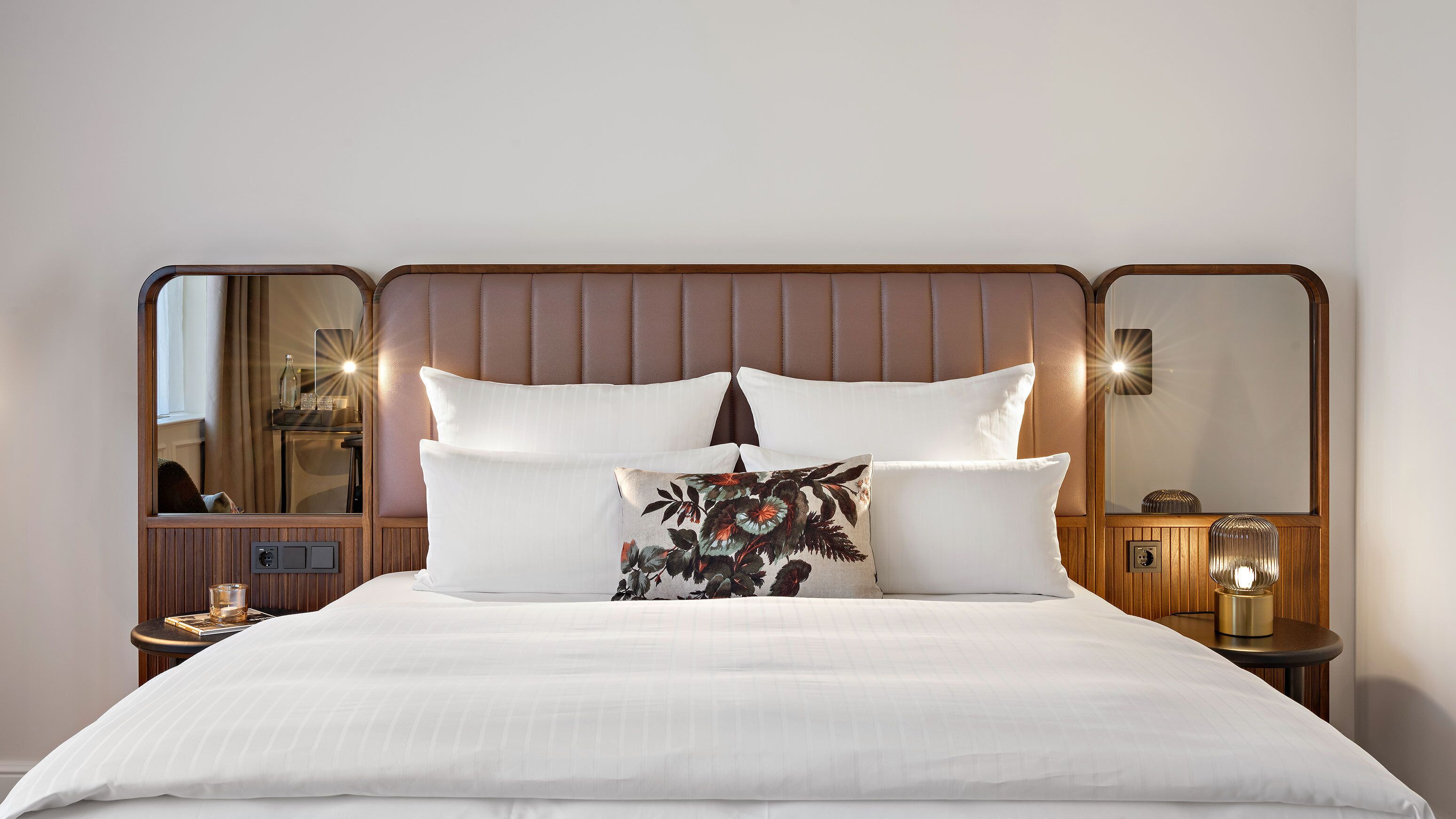 Allergiatestatut vuodevaatteet, tallelokero huoneessa, työpöytä