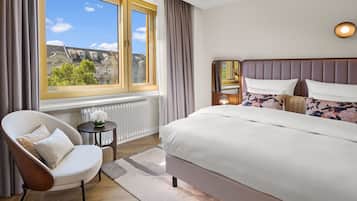 Suite, 1Â King-Bett | Allergikerbettwaren, Zimmersafe, Schreibtisch