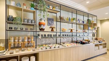 Desayuno buffet (EUR 18 por persona)