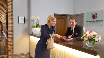 Concierge desk