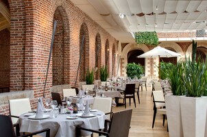 Breakfast and lunch served, French cuisine