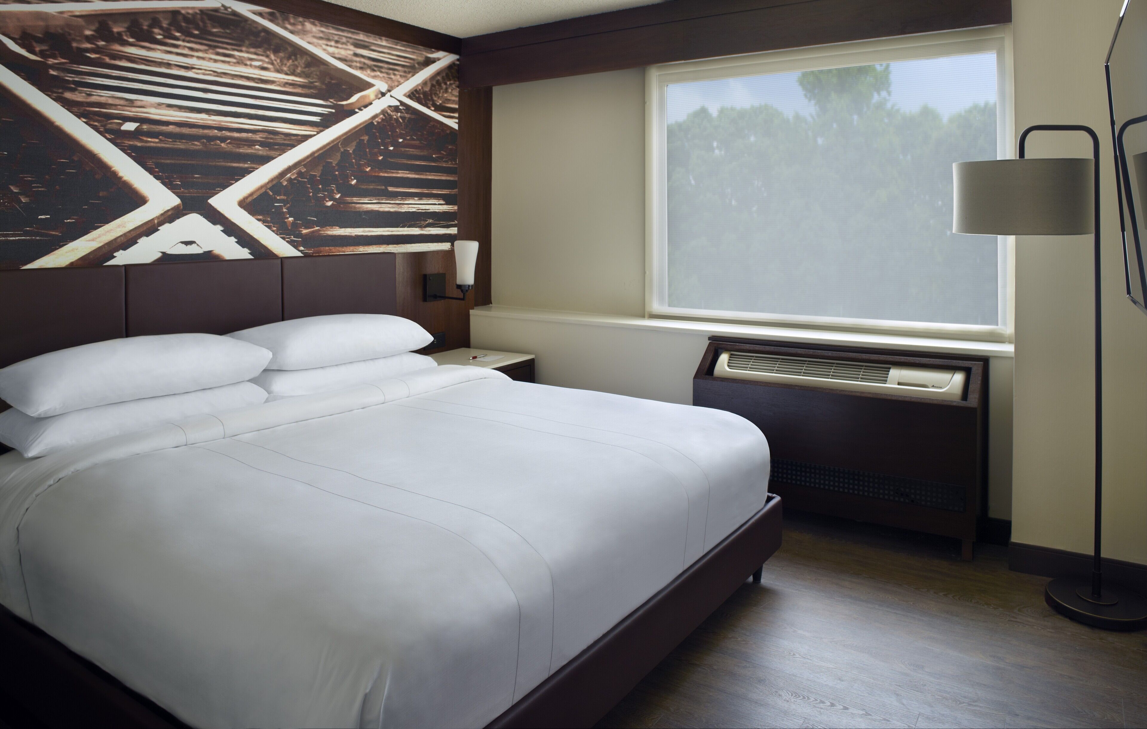 premium bedding, in-room safe, desk, laptop workspace