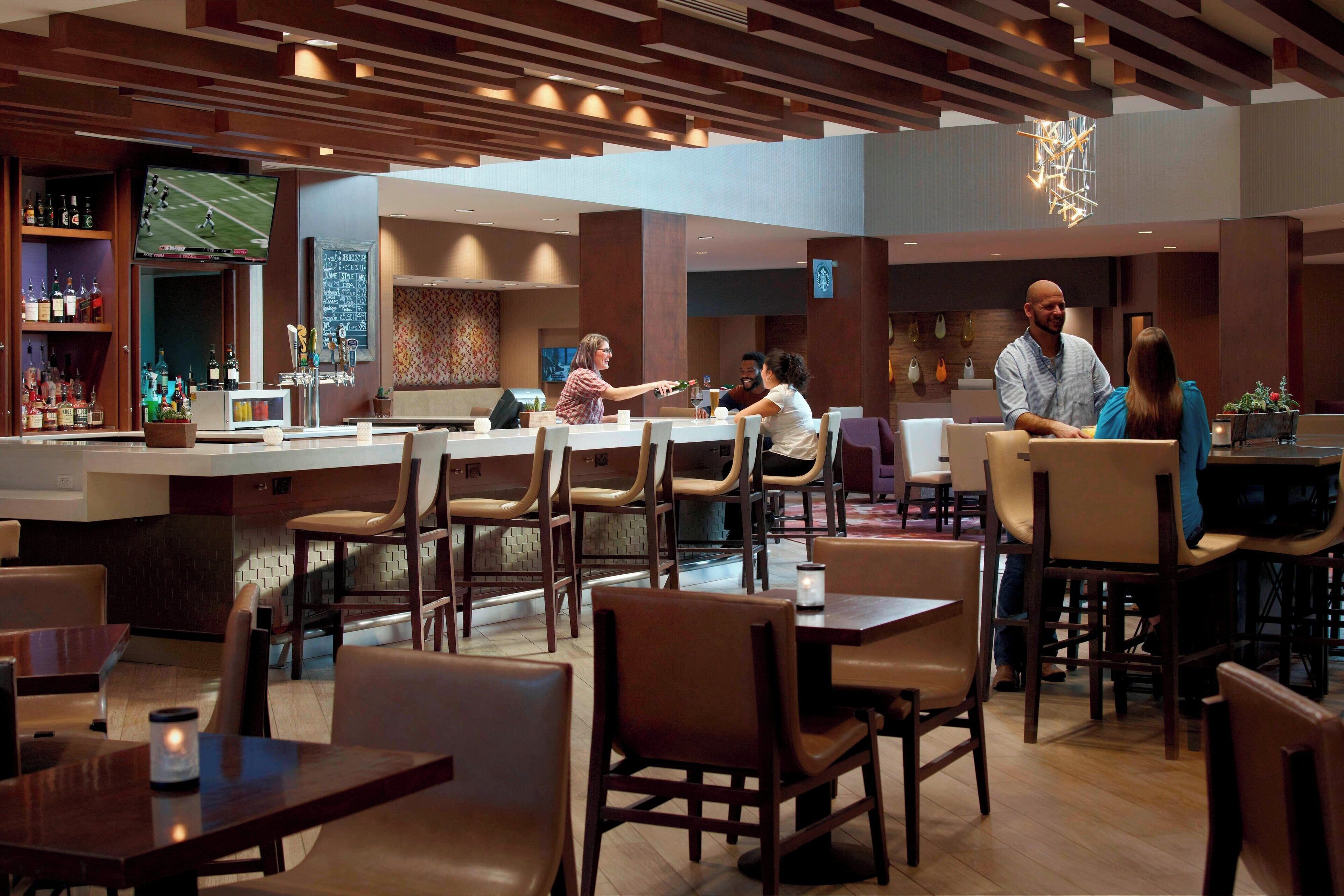 2 restaurants, breakfast served