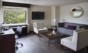 Premium bedding, in-room safe, desk, laptop workspace