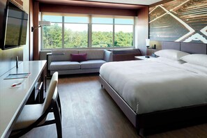 Premium bedding, in-room safe, desk, laptop workspace