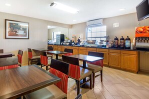 Free daily continental breakfast  - Quality Inn Stephens City - Winchester South (Stephens City)