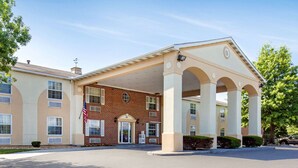 A two-story building with a brick facade and a beige exterior. - Quality Inn Stephens City - Winchester South (Stephens City)