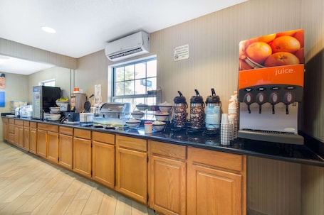 Her gün ücretsiz kontinental kahvaltı