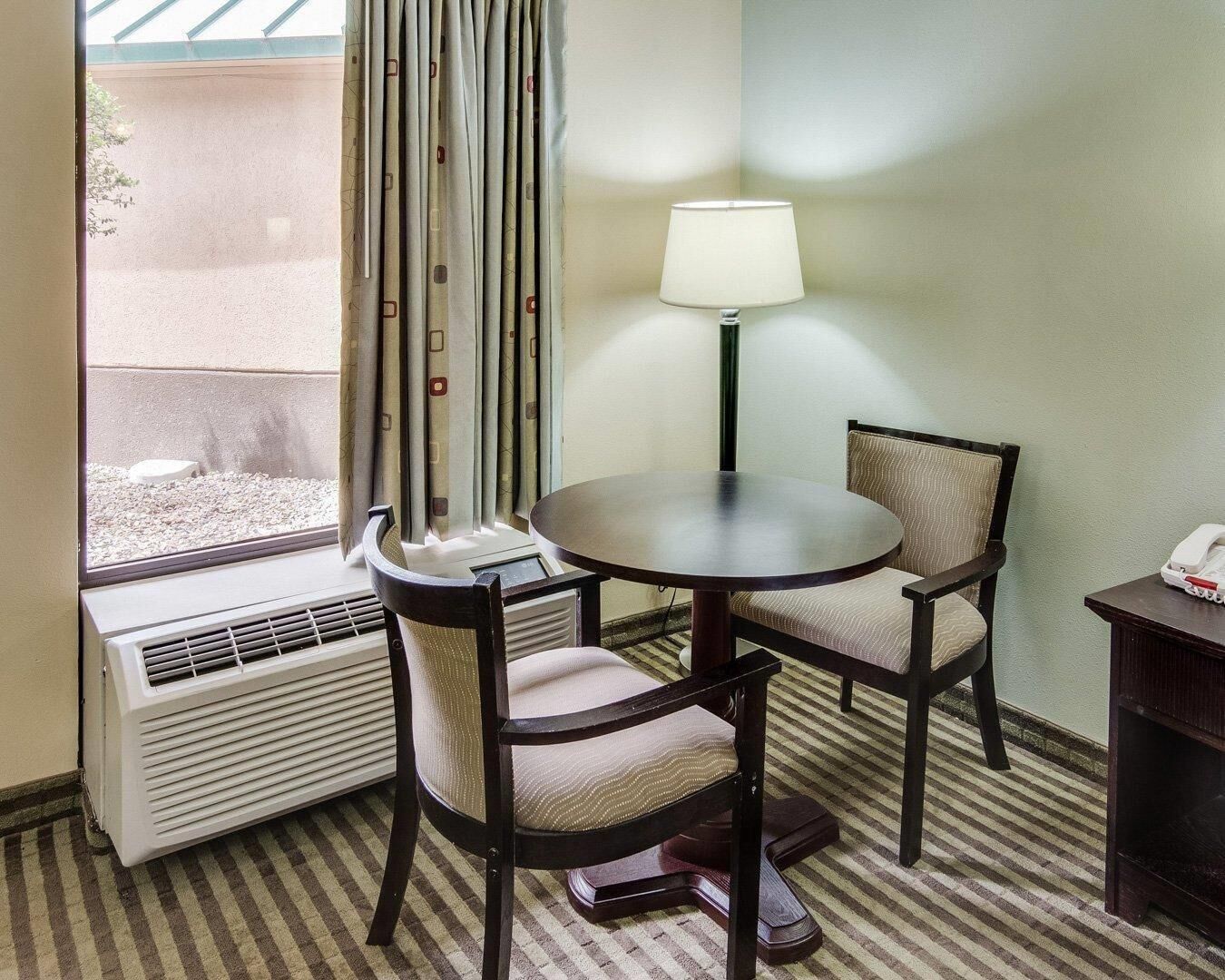 مكواة/لوح كي وواي فاي مجانًا وملاءات أسرّة ومُنبهات