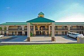 Front of property - Quality Inn Mt. Pleasant (Mount Pleasant)