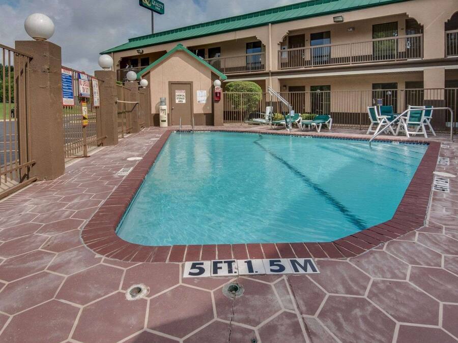 Sesongbasert utendørsbasseng