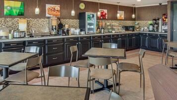 Sudah termasuk sarapan ambil sendiri setiap hari