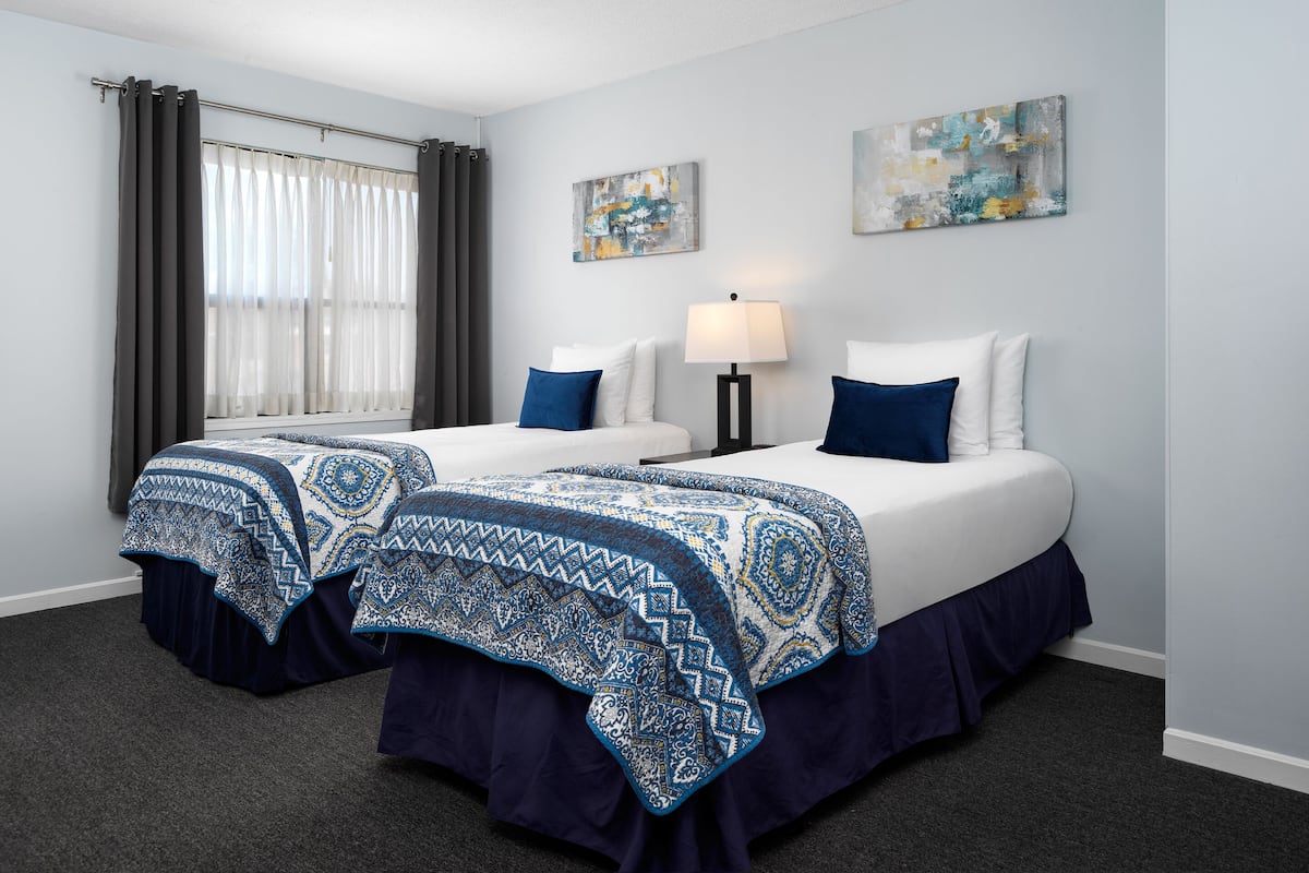 Family Suite | 1 bedroom, in-room safe, desk, laptop workspace