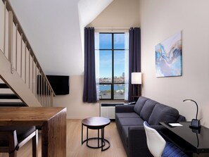 Executive Studio Suite | In-room safe, desk, laptop workspace, blackout drapes - Huntingdon Hotel and Suites (Victoria)