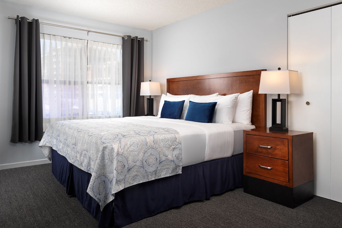 Family Suite | 1 bedroom, in-room safe, desk, laptop workspace