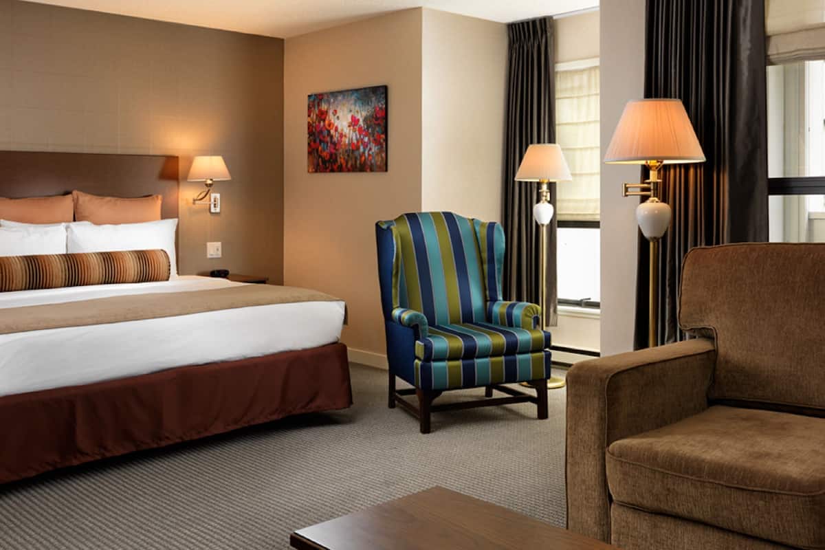 Room | 1 bedroom, in-room safe, desk, laptop workspace