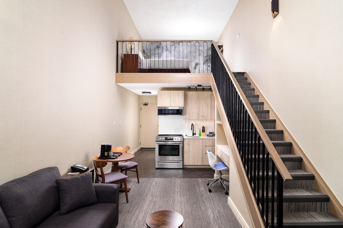 Executive Studio Suite | 1 bedroom, in-room safe, desk, laptop workspace