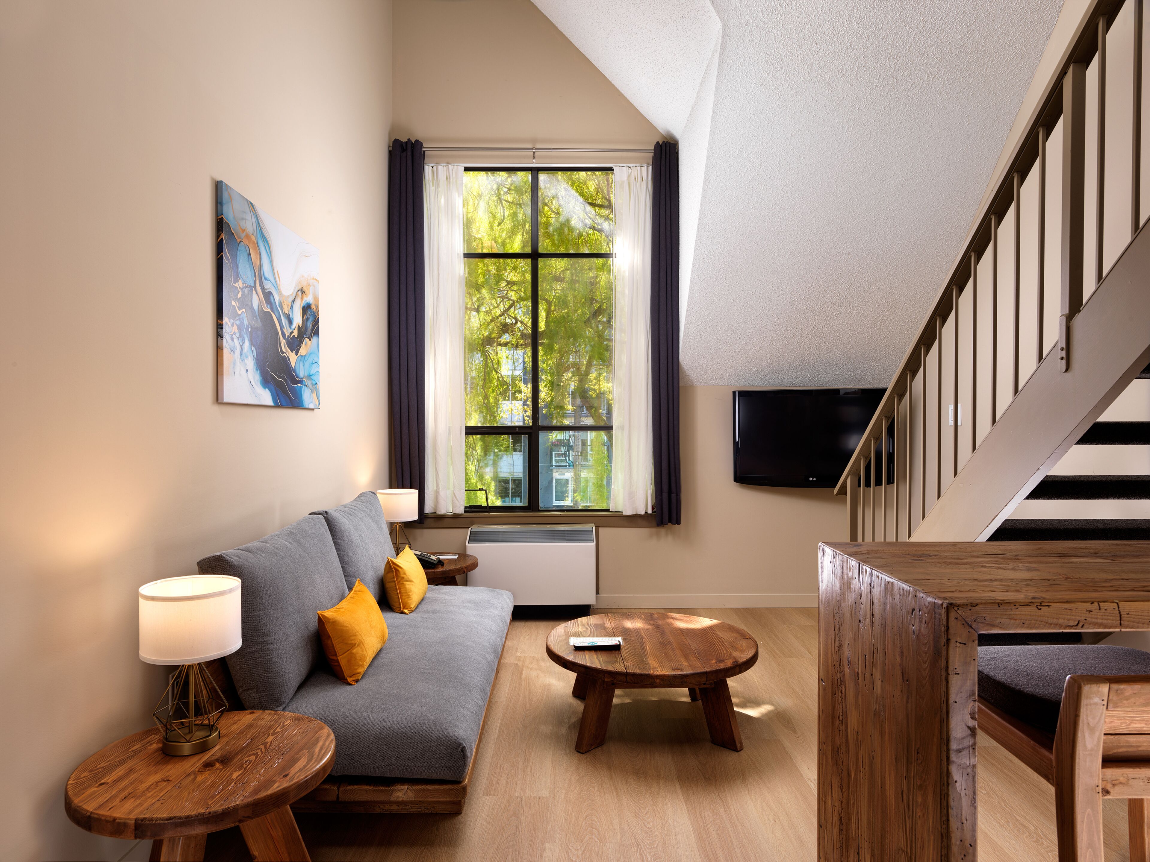 superior studio suite | living area | 32-inch flat-screen tv with cable channels, tv